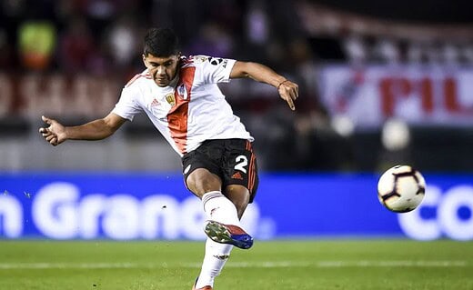 Robert Rojas em campo pelo River Plate, da Argentina