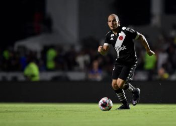 Rodrigo em campo pelo Vasco