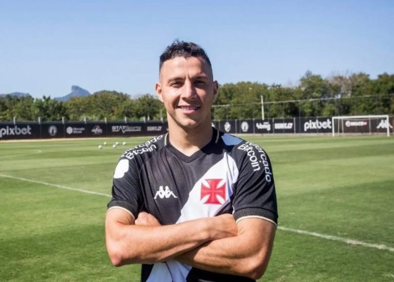 Sebastian Ferreira no CT Moacyr Barbosa