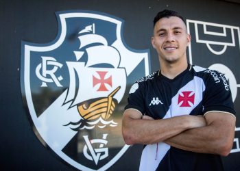 Sebastian Ferreira veste a camisa do Vasco