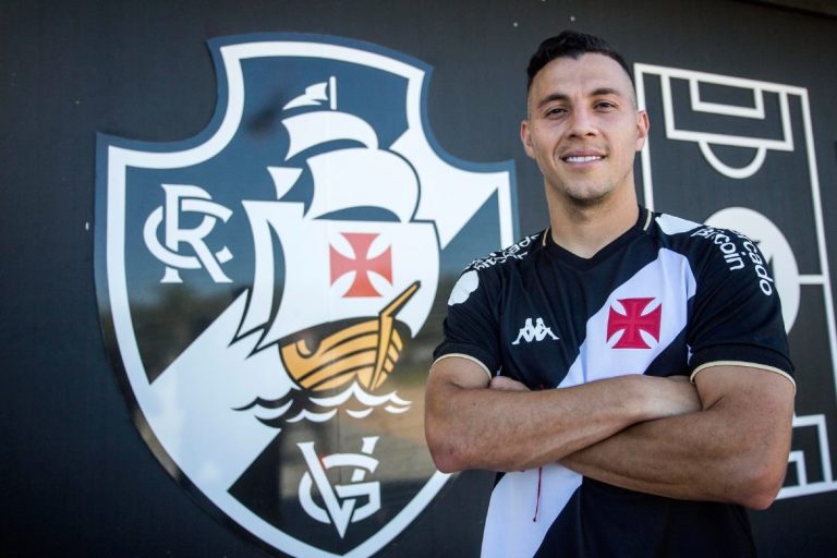 Sebastian Ferreira veste a camisa do Vasco