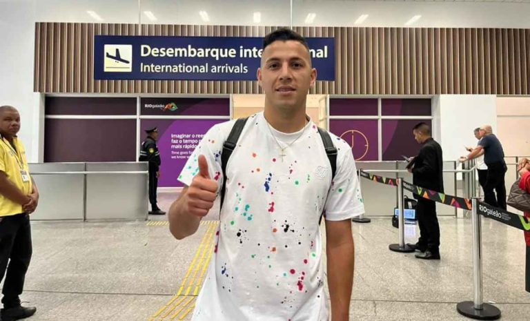 Sebastián Ferreira desembarca no Rio