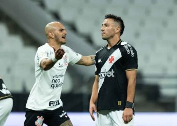 Sebastian Ferreira e Fábio Santos em Corinthians x Vasco