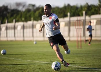 Serginho em treino do Vasco