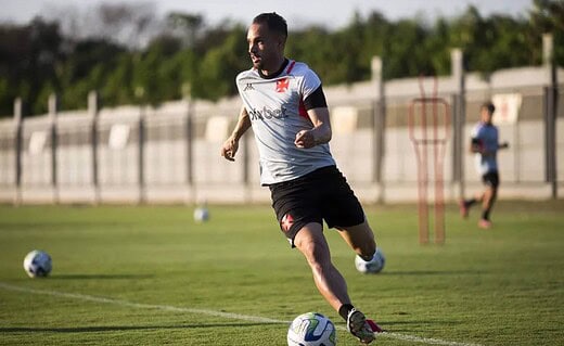 Serginho em treino do Vasco