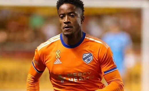 Sergio Santos em campo pelo Cincinnati, dos Estados Unidos