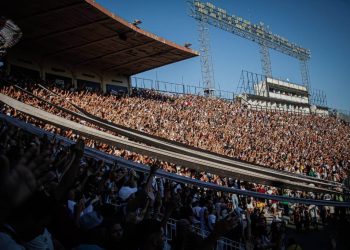 Torcida do Vasco em jogo contra o Santos, em São Januário