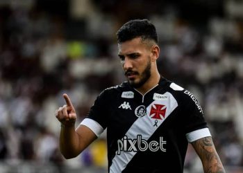 Zé Vitor durante jogo do Vasco contra o Madureira