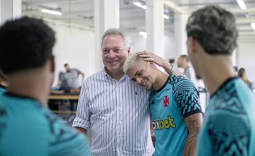 Abel Braga e Gabriel Pec na reapresentação do elenco do Vasco