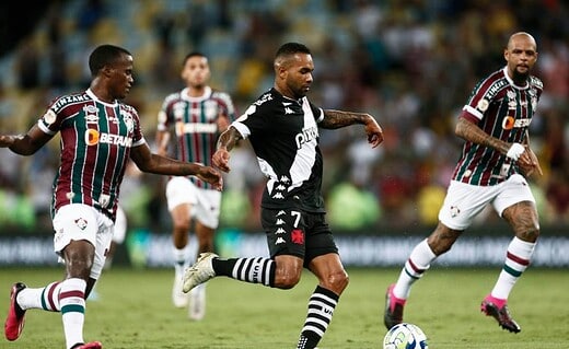 Alex Teixeira em jogo contra o Fluminense