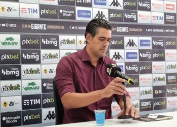 Paulo Bracks durante pronunciamento no CT Moacyr Barbosa