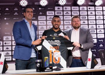 Paulo Bracks, Dimitri Payet e Lucio Barbosa em São Januário