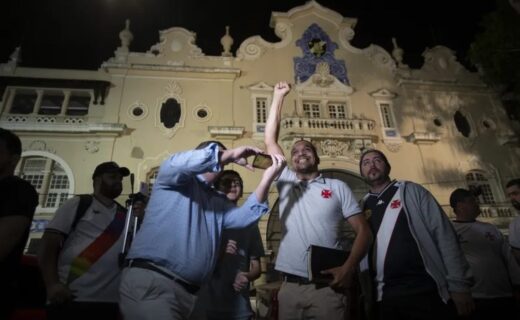 Cabo Daciolo em noite de oração em São Januário