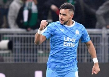Dimitri Payet celebra gol pelo Olympique de Marselha