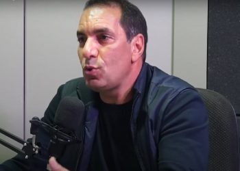 Edmundo em vídeo no seu canal no YouTube