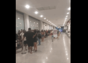 Torcida do Vasco enfrenta fila para trocar ingressos para o jogo contra o Atlético-MG