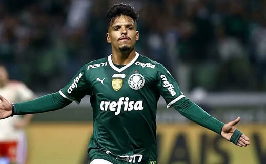 Gabriel Menino defende o Palmeiras