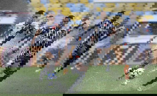 Gabriel Pec em jogo contra o Atlético-MG