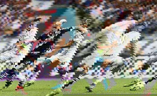 Gabriel Pec durante jogo conta o Bahia