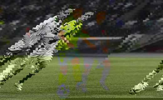 Gabriel Pec em ação pelo Vasco contra o Palmeiras