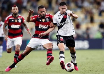 Matías Galarza durante jogo contra o Flamengo