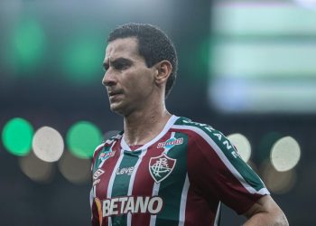 Paulo Henrique Ganso com a camisa do Fluminense