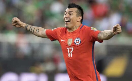 Gary Medel celebra gol pela Seleção do Chile