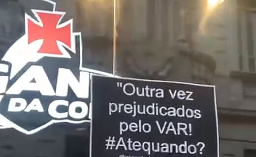 Protesto contra arbitragem na loja Gigante da Colina