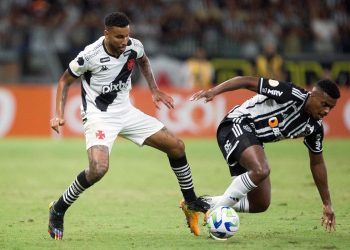 Jair em ação pelo Vasco contra o Atlético-MG