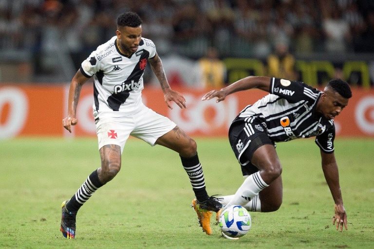 Jair em ação pelo Vasco contra o Atlético-MG
