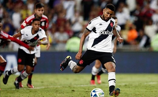 Jair durante jogo contra o Flamengo