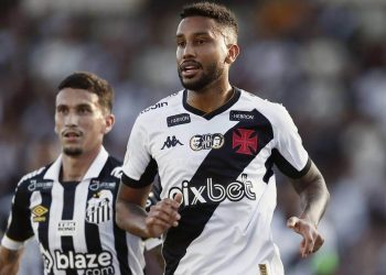 Jair durante o jogo contra o Santos