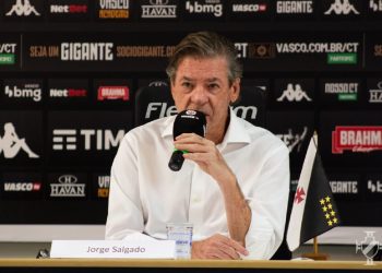 Jorge Salgado em entrevista coletiva em São Januário