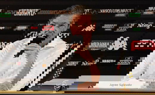 Jorge Salgado em entrevista coletiva em São Januário