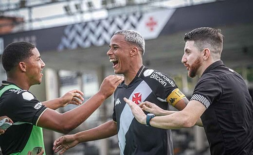 Julião comemora gol pelo Vasco