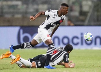 Léo em jogo contra o Atlético-MG