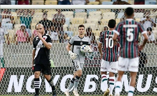Léo Jardim durante jogo contra o Fluminense