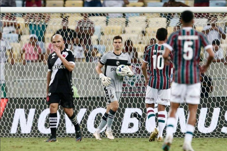 Léo Jardim durante jogo contra o Fluminense