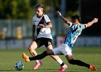 Luca Orellano em jogo contra o Grêmio