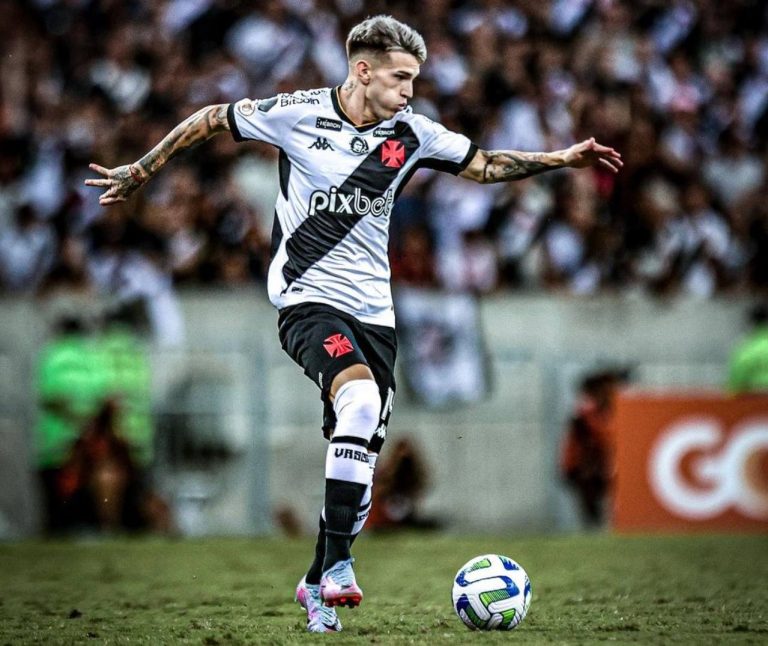 Luca Orellano em campo pelo Vasco contra o Palmeiras