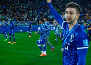 Luciano Vietto com a camisa do Al-Hilal, da Arábia Saudita