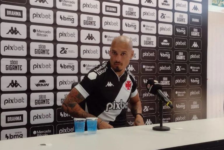 Maicon em apresentação no Vasco
