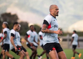 Maicon em treino do Vasco