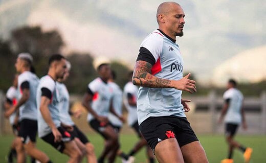 Maicon em treino do Vasco