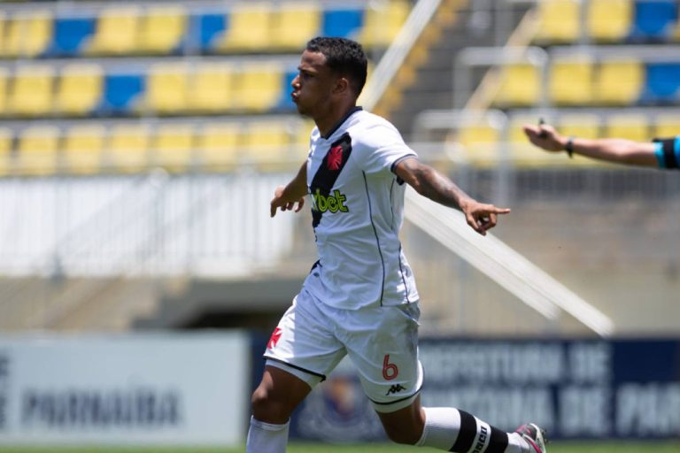 Matheus Julião em campo pelo Sub-20 do Vasco