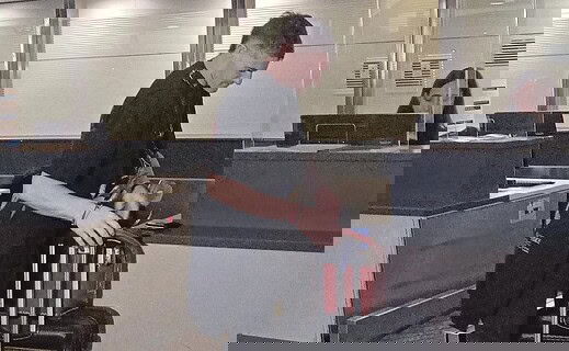 Pablo Vegetti em aeroporto na Argentina