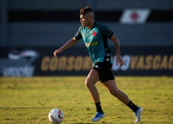 Palacios durante treino no Vasco