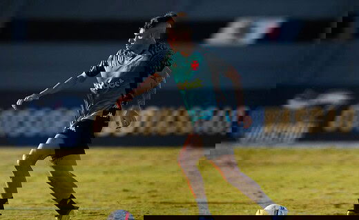 Palacios durante treino no Vasco