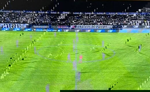 Payet posta assistindo à Bragantino x Vasco