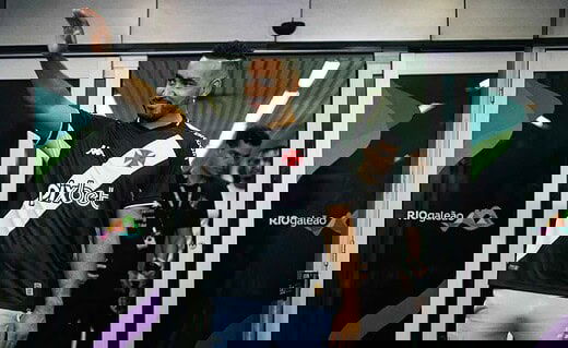 Payet chega ao Rio de Janeiro